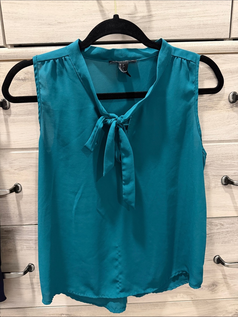 Teal Tie-Neck Sleeveless Blouse - Brand: